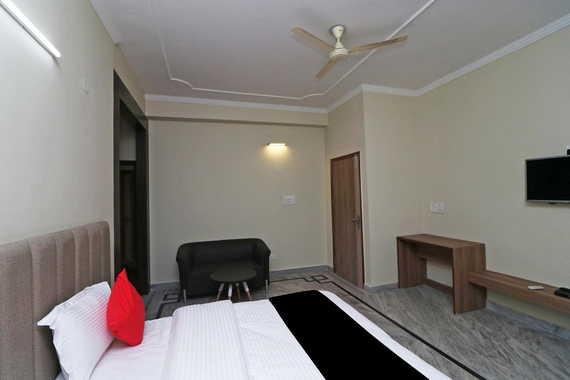 Super Capital O Esscon House Near Payal Cinema Hotel Gurgaon Exterior photo