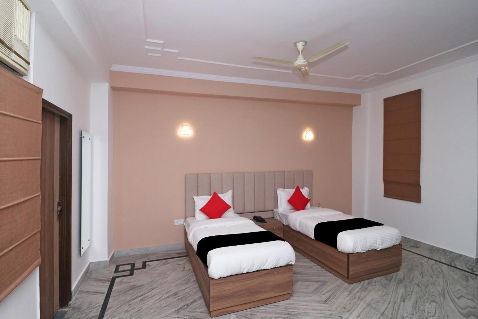 Super Capital O Esscon House Near Payal Cinema Hotel Gurgaon Exterior photo