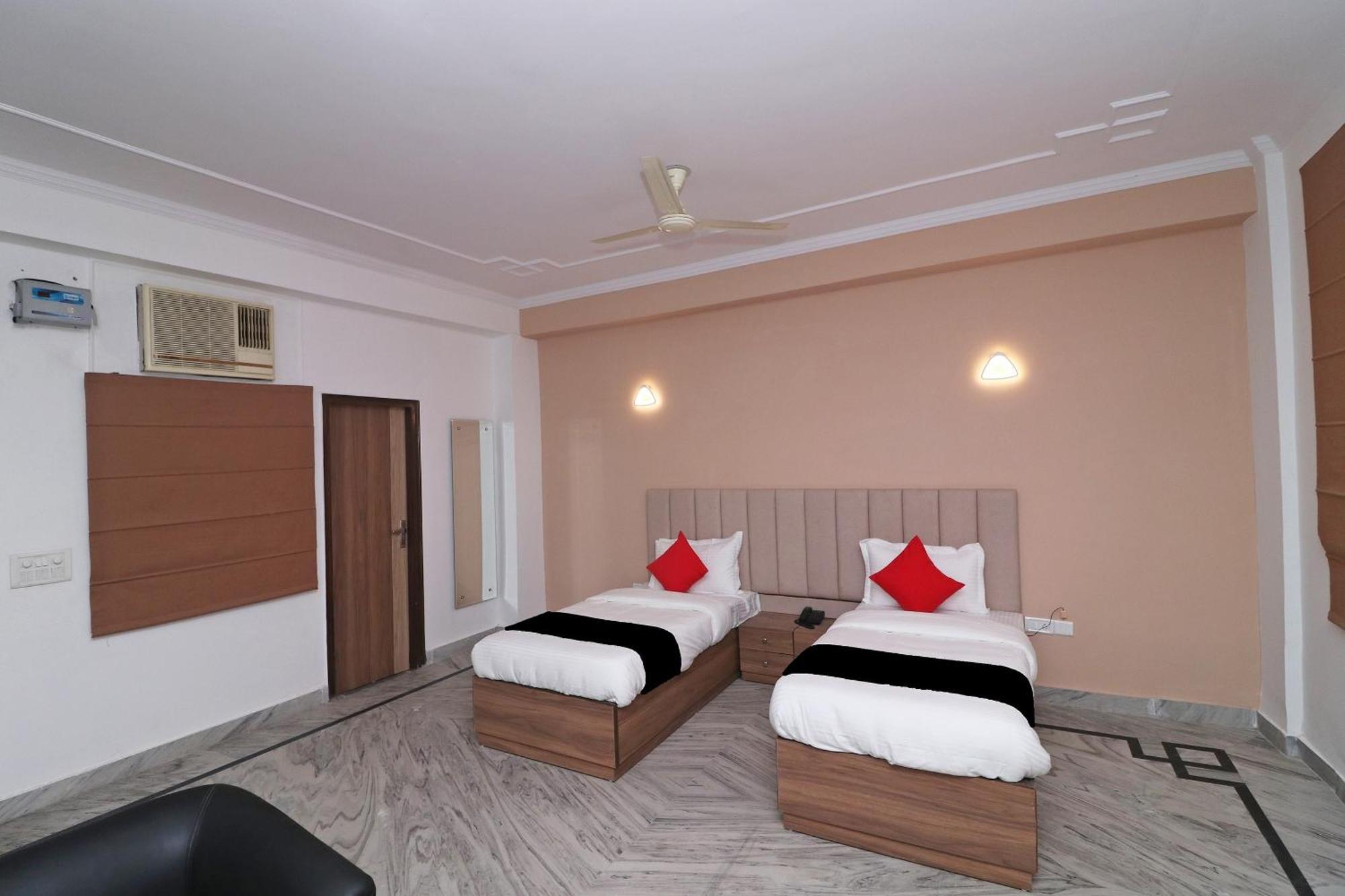 Super Capital O Esscon House Near Payal Cinema Hotel Gurgaon Exterior photo